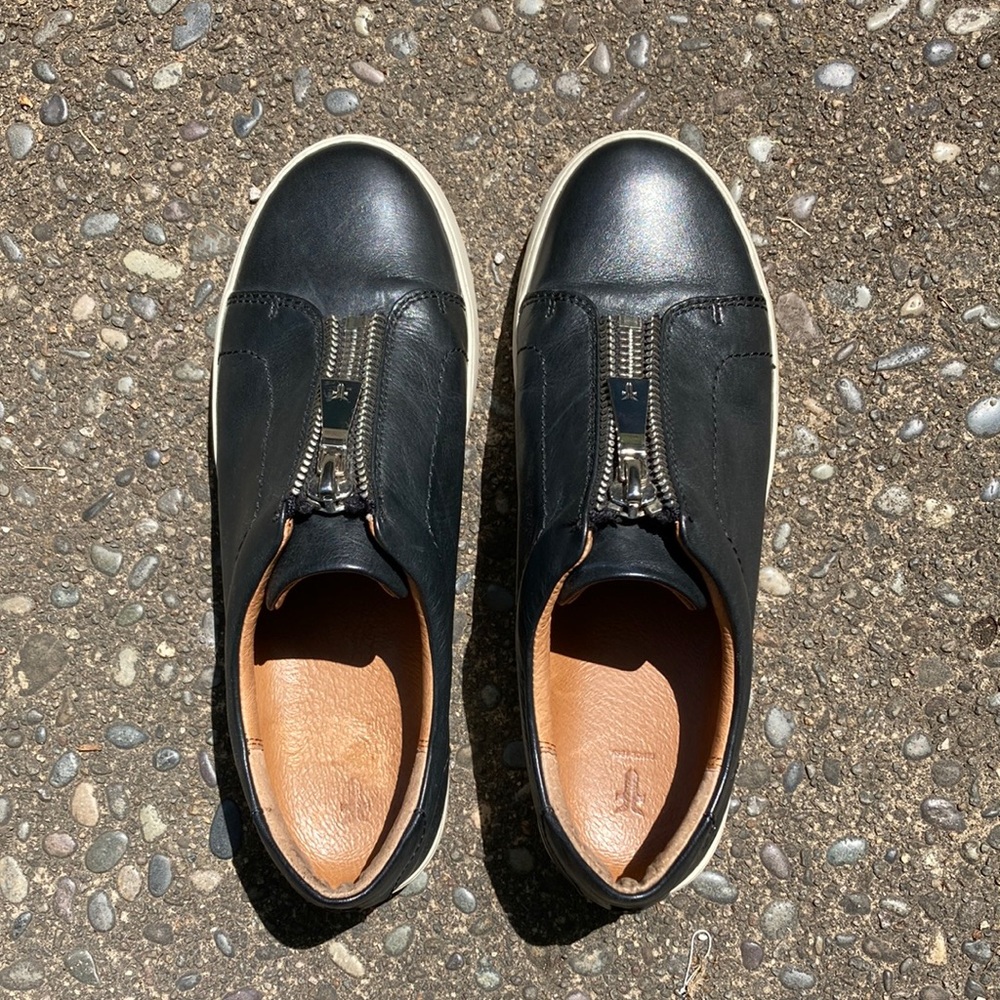 Frye Lena Low Zip Sneakers black leather zipper moto inspired women’s size 9 EUC